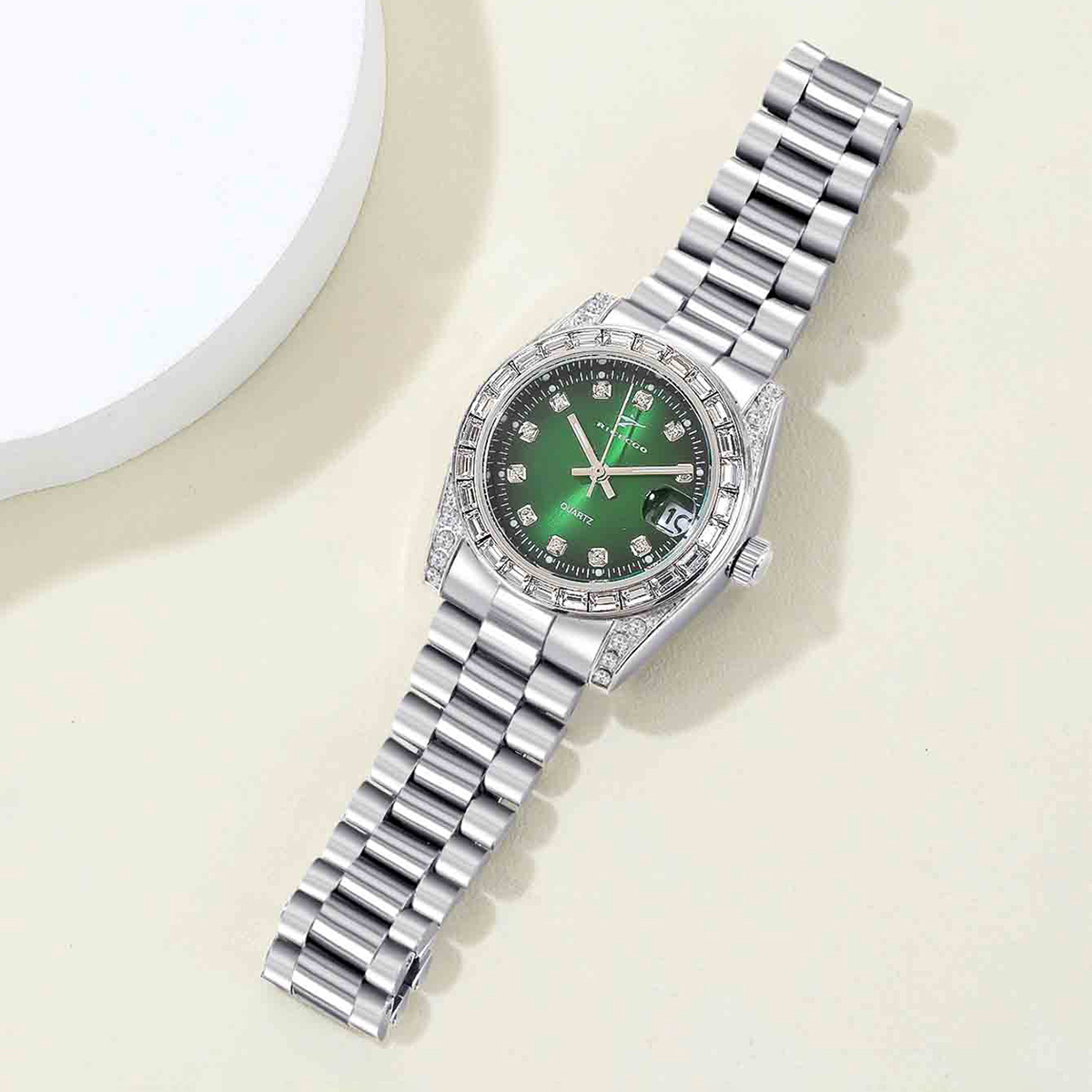 ساعة نسائية كلاسيكية بقرص أخضر - مراجعة Watch Bezel Insert وسعره