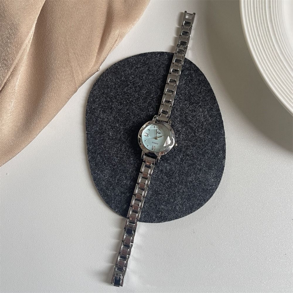 ساعة يد ذهبية أنيقة وفاخرة للن - مراجعة Smartwatch Vintage Watches For Men وسعره